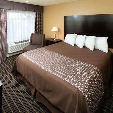 Red Lion Inn & Suites Реддинг Экстерьер фото