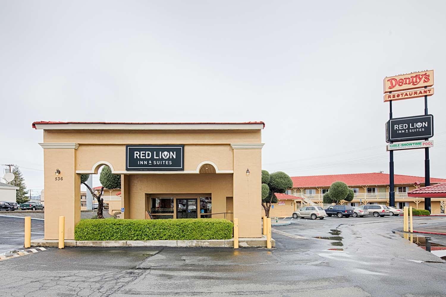 Red Lion Inn & Suites Реддинг Экстерьер фото