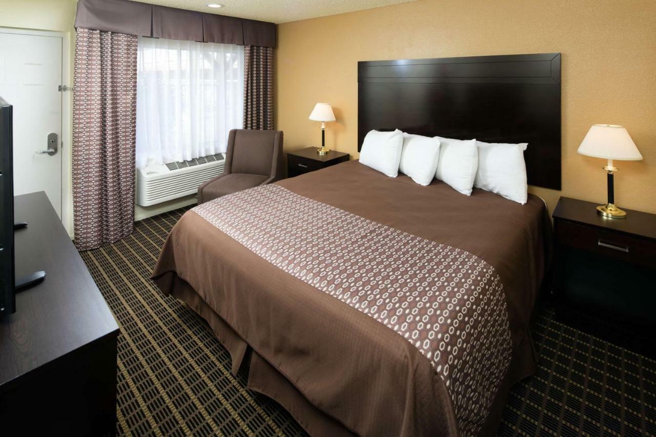 Red Lion Inn & Suites Реддинг Экстерьер фото