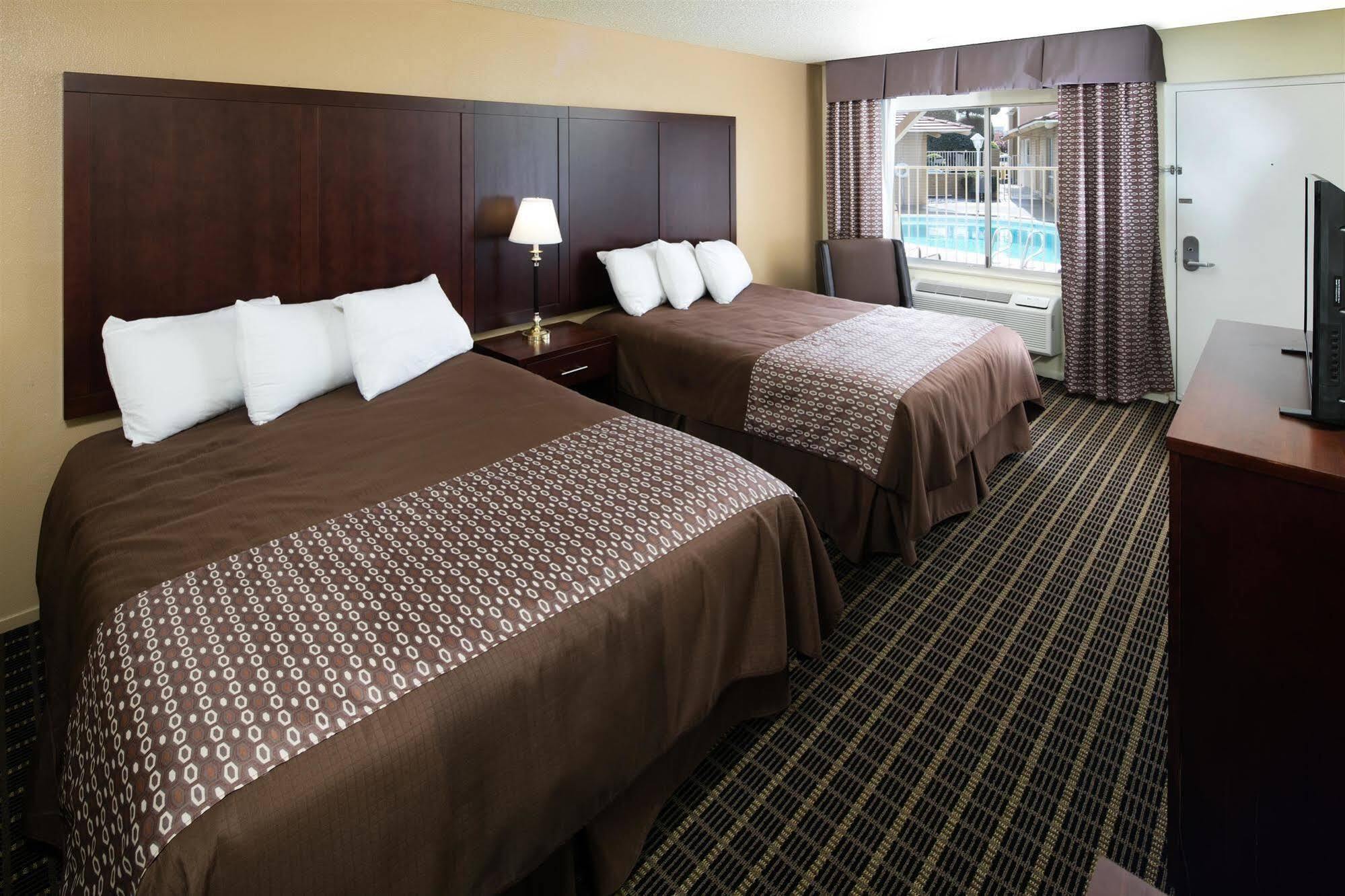 Red Lion Inn & Suites Реддинг Экстерьер фото