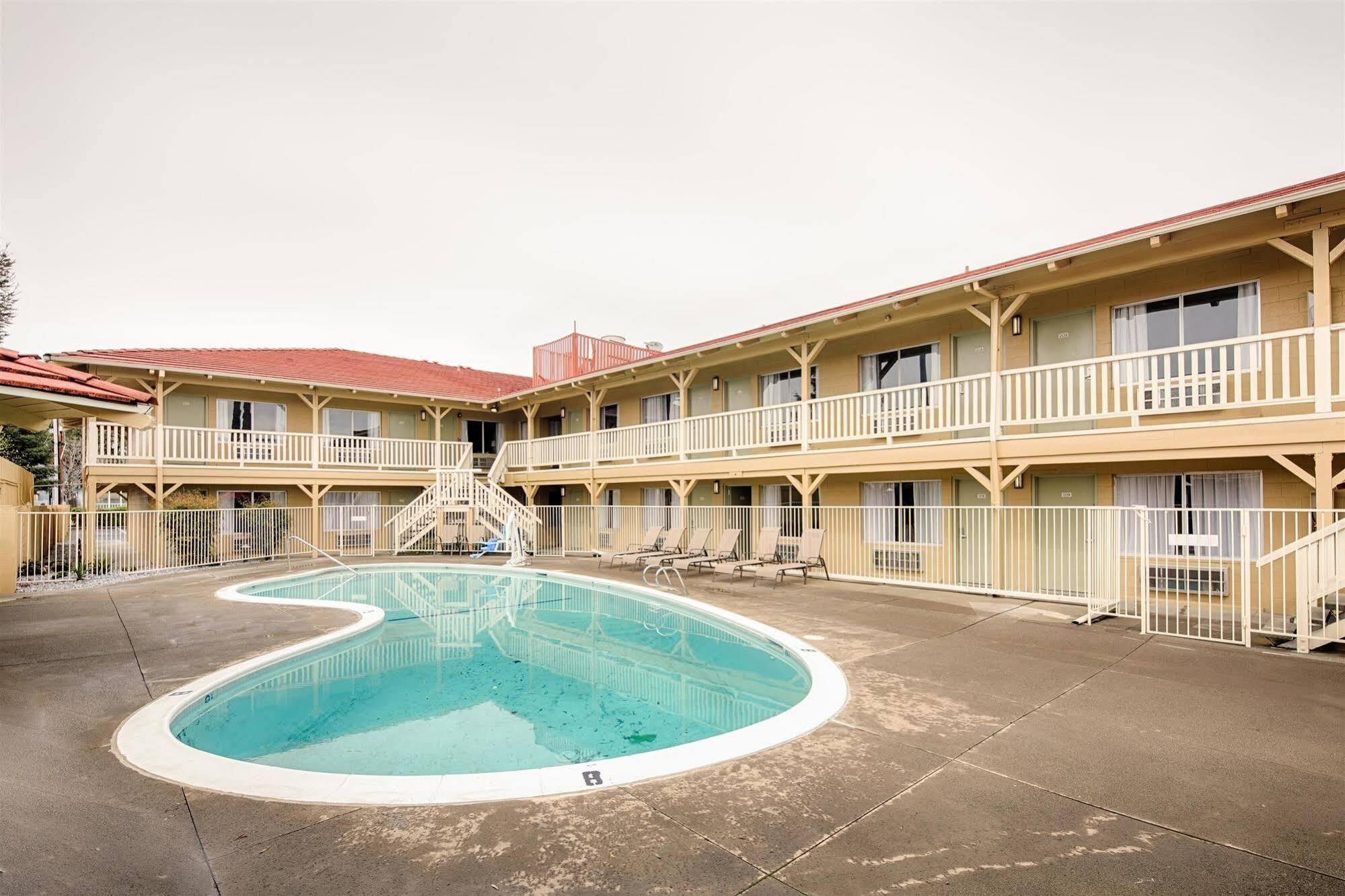Red Lion Inn & Suites Реддинг Экстерьер фото