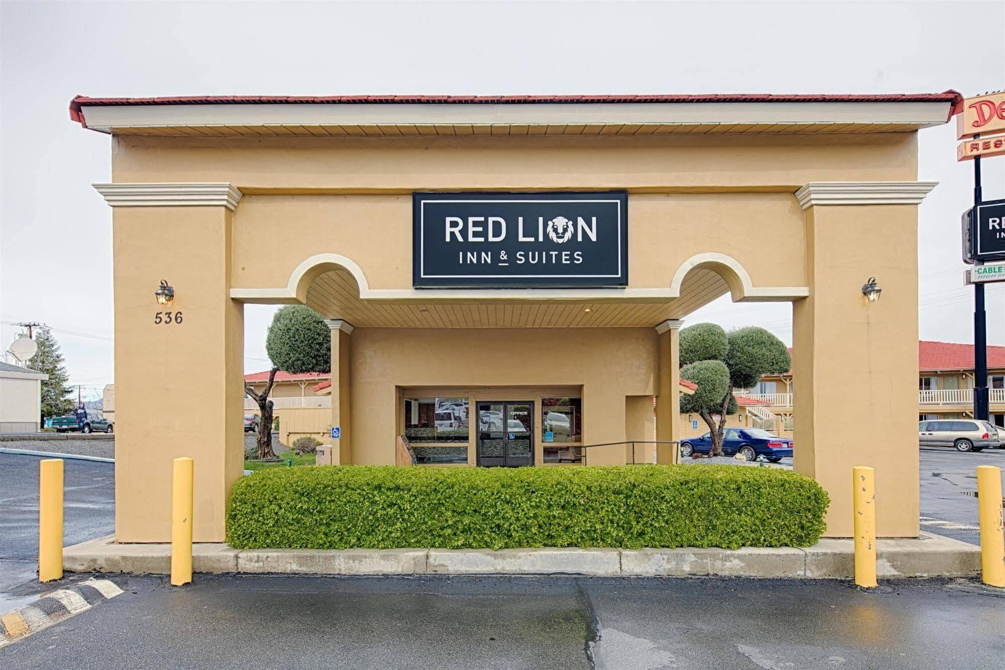 Red Lion Inn & Suites Реддинг Экстерьер фото